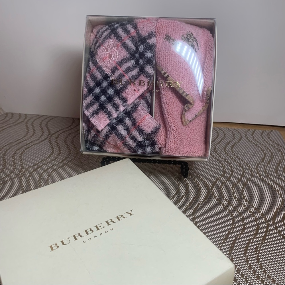 Burberry Pink Checkered Women's Hand Towel Set